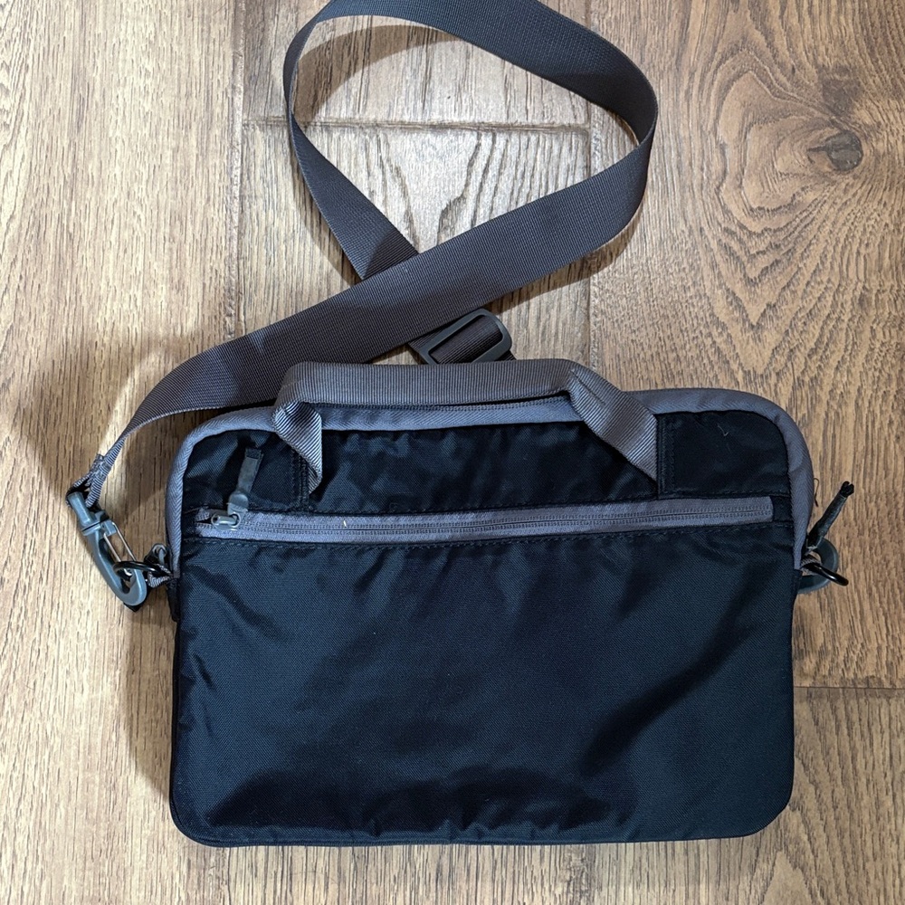 Timbuk2 Black and Gray Shoulder 9” x 12” Tablet Bag - Picture 3 of 10